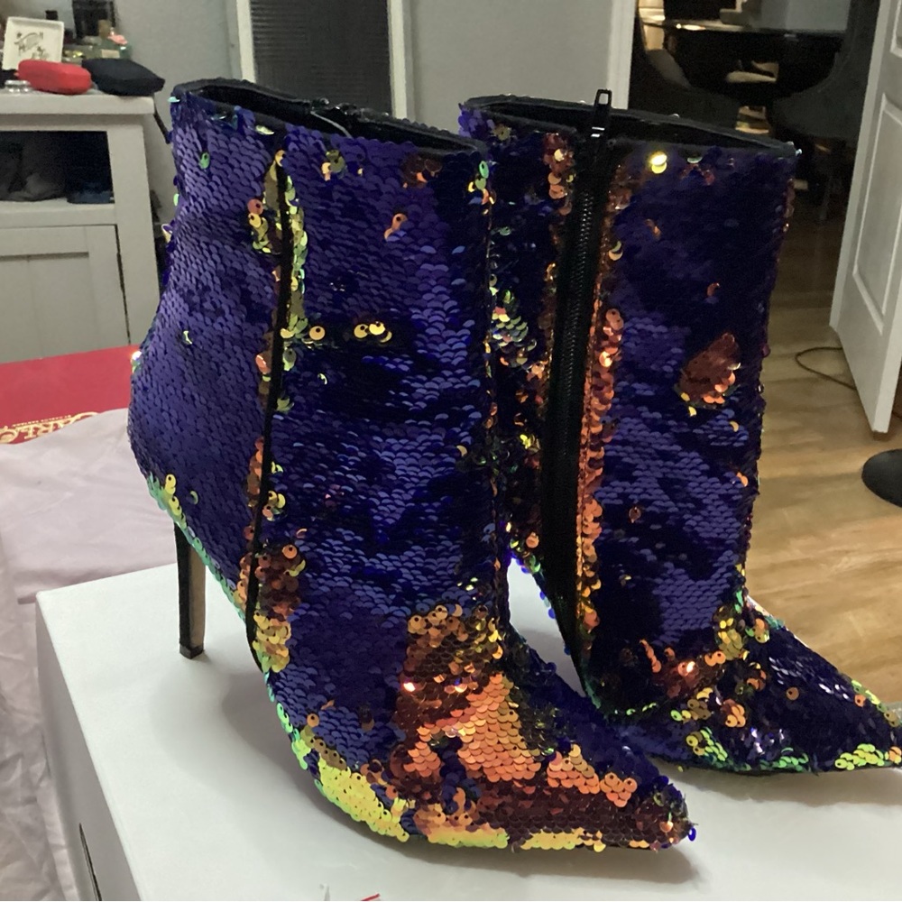 Suns Fans! Beautiful Aldo change from purplish to orange Sequin Boots size 8.5